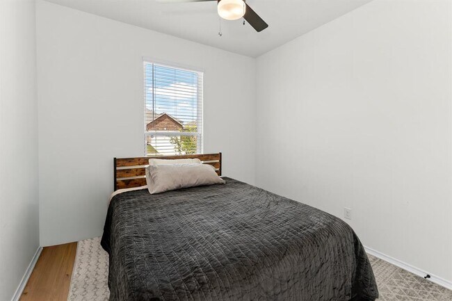 Building Photo - 1705 Tin Can Trl