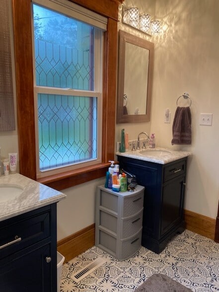 Bathroom Up - 414 2nd Ave N