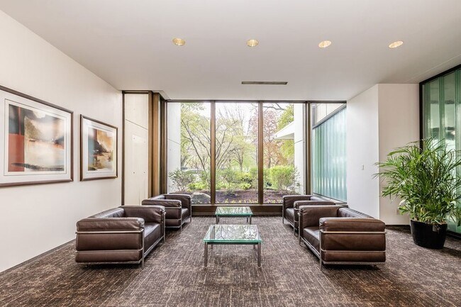 Building Photo - 2800 N Lake Shore Dr