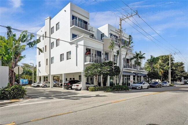 Building Photo - 110 SE 2nd St