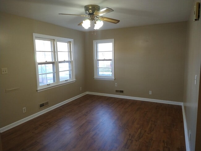 Building Photo - 1510 N Platte Ave