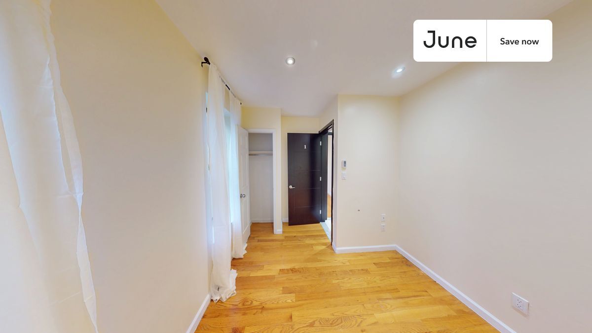 Building Photo - 15 W 107th St