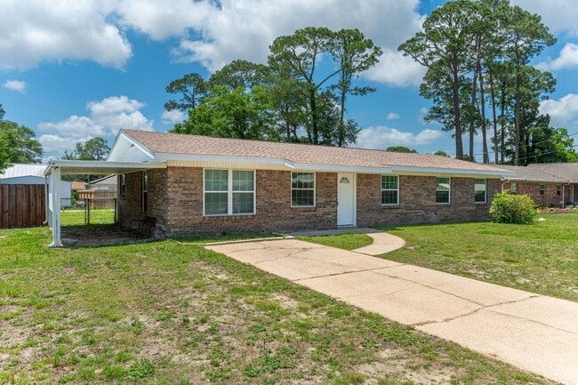 Building Photo - Central 4 bedroom in Niceville!