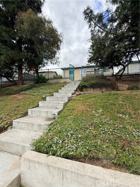 Building Photo - 25865 Lake Shore Ln