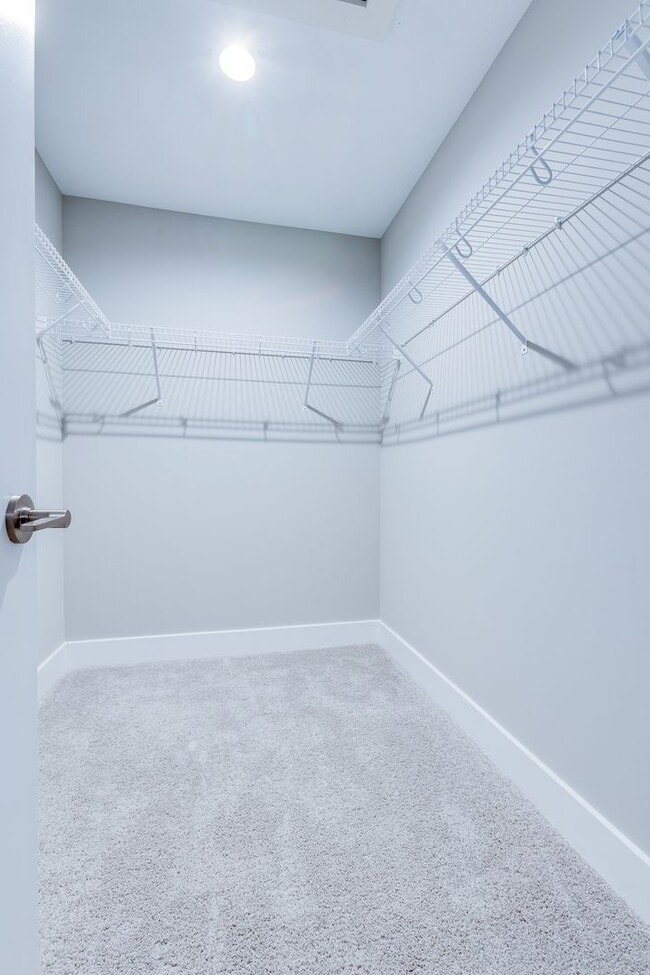 Building Photo - 3 Bedroom End Unit Townhouses in Franklin ...