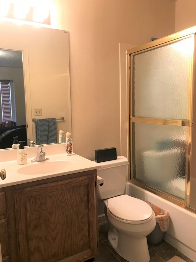 Building Photo - 565 N 300 E