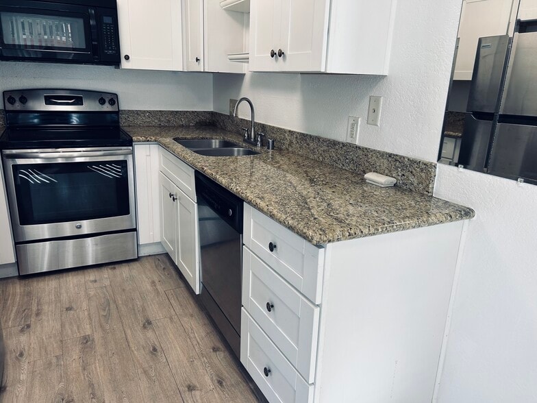 Building Photo - 4070 Porte La Paz