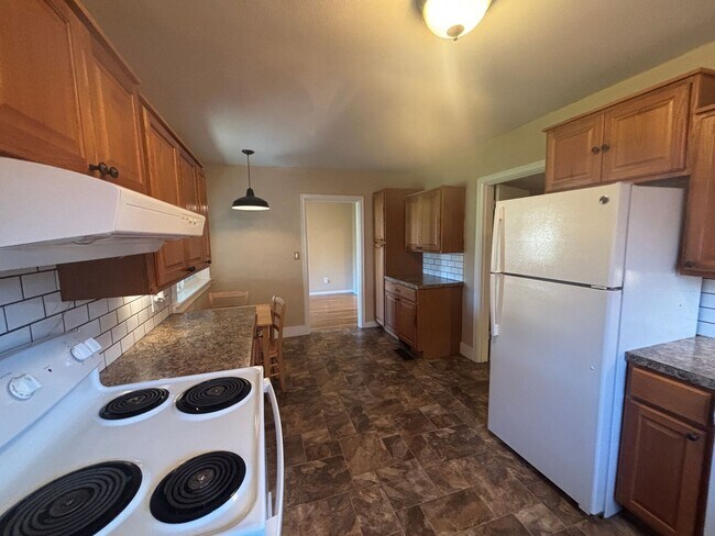 Building Photo - Charming 3 Bedroom 1 Bath single story home, with large yard