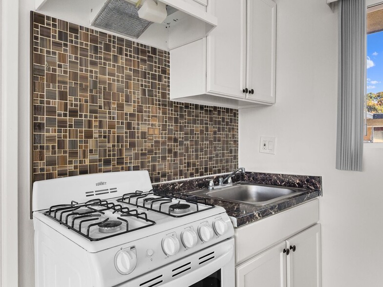 Building Photo - 4533 Pickford St