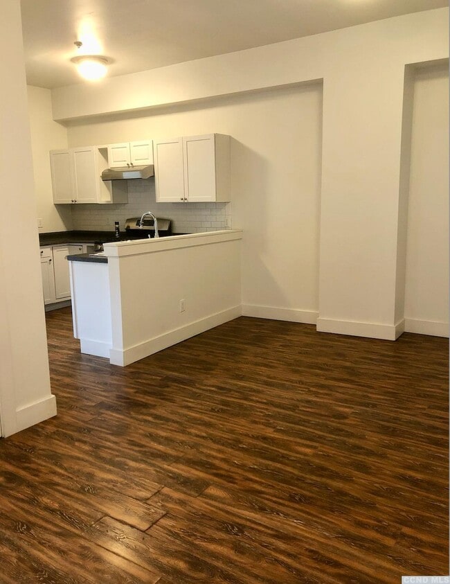 Building Photo - 431 Warren St