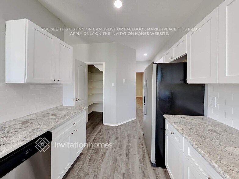 Building Photo - 828 Sansome Dr