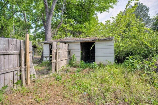 Building Photo - 2719 Meadowbrook Dr