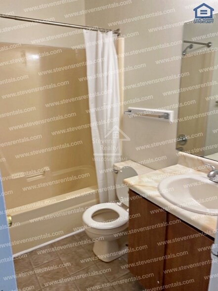 Building Photo - 445 Oriole Dr