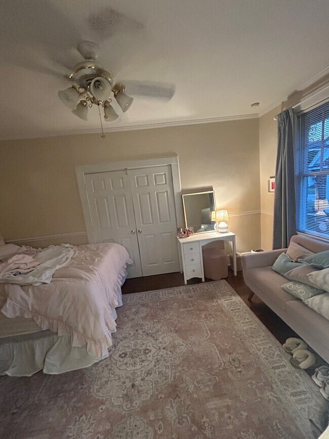 Building Photo - 149 S Bull St