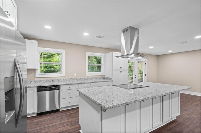 Building Photo - 2310 McPhillips Dr