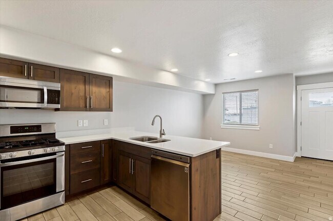 Building Photo - 1259 N 450 E St