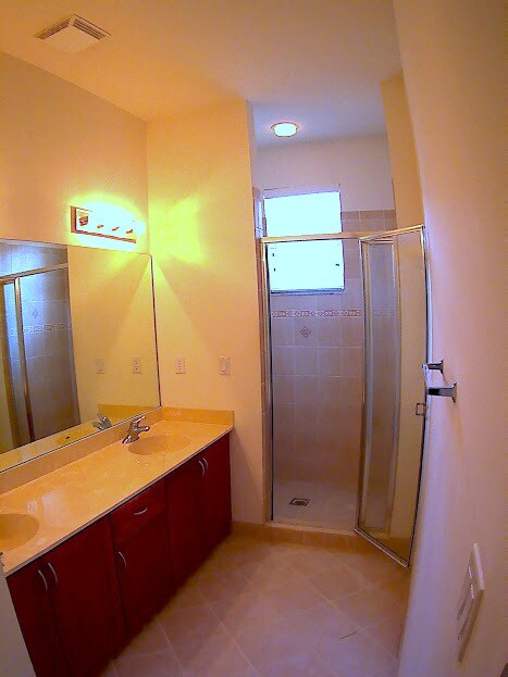 Building Photo - 880 Millbrae Ct