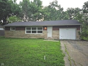 Building Photo - 2725 Kristen Dr W