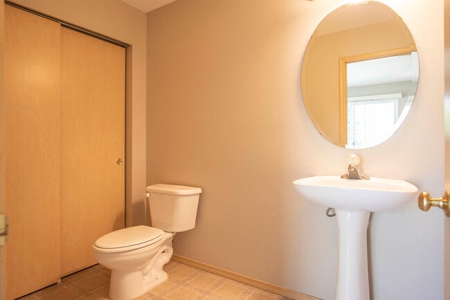 Building Photo - 34604 Cranberry Ct SE