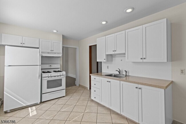 Building Photo - 14 S Mountain Ave
