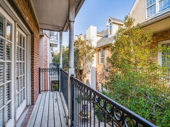 Building Photo - 5707 Lewis St