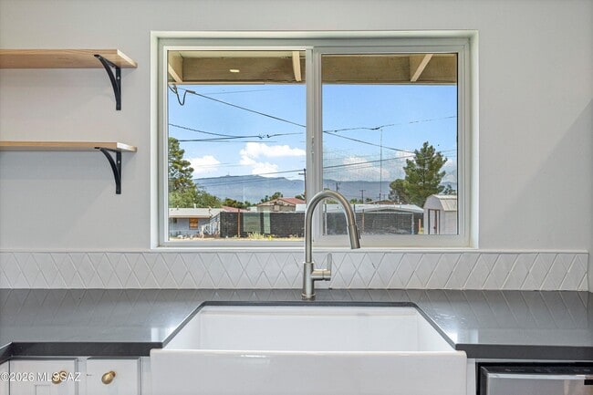 Building Photo - 227 S Ave B