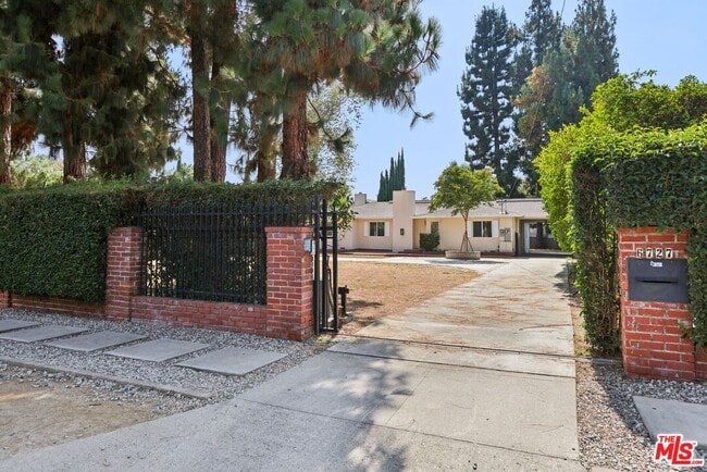 Building Photo - 6727 Orion Ave