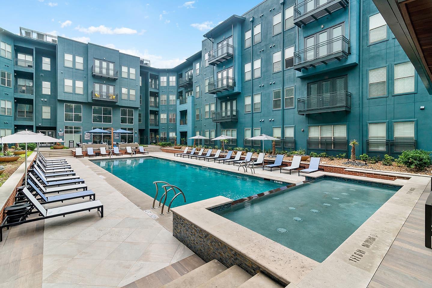 Building Photo - 5005 Galleria Dr