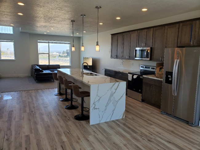 Building Photo - 568 Lewski Ln