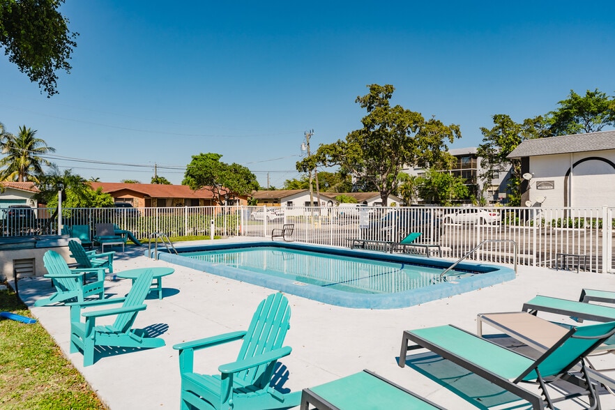 Building Photo - Oakland Park Villas