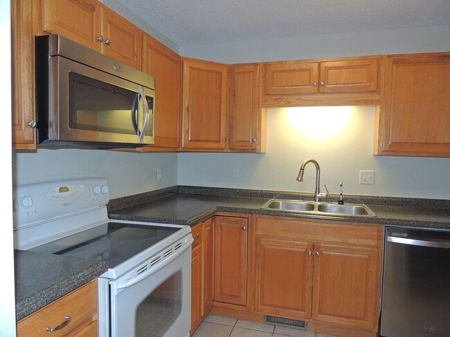 Building Photo - 19 Ashwood Dr