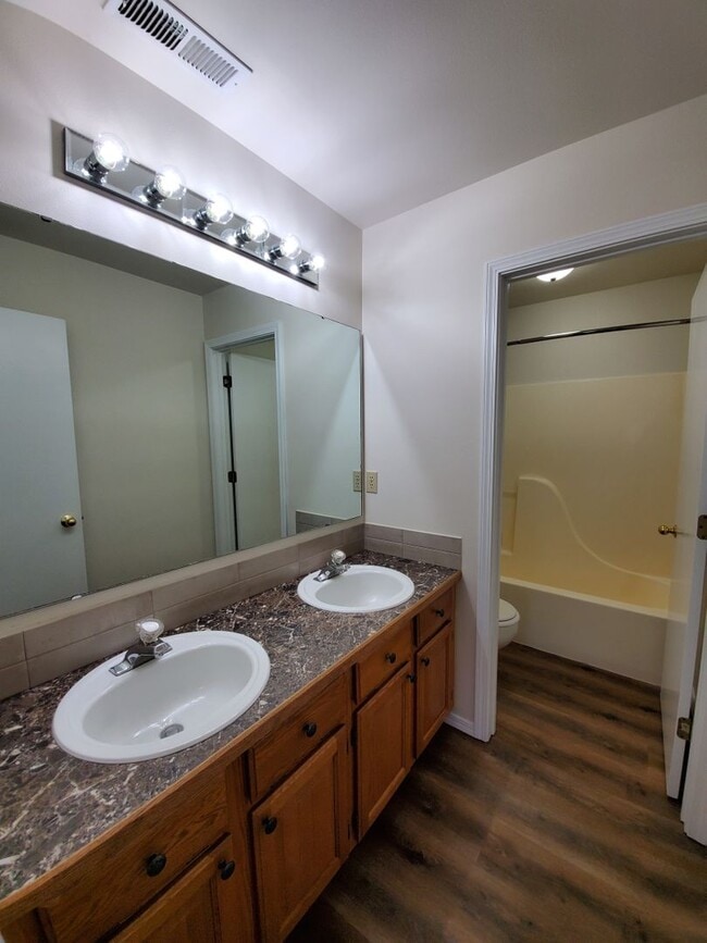 Building Photo - 1611 Lamb Ave