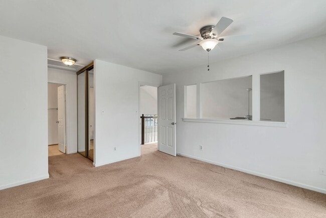 Building Photo - Rarely Available 2-Level, 2 Bed 2 Bath Upp...