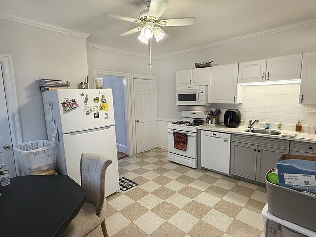 Building Photo - 39 Hall Pl