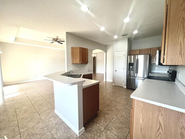 Building Photo - 414 Fern Lake Dr