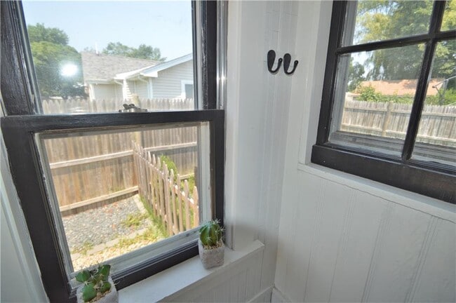 Building Photo - 108 Ormerod Ave