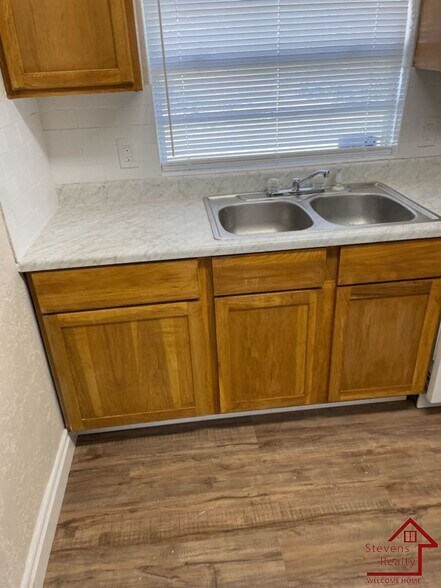 Building Photo - 1609 SW B Ave