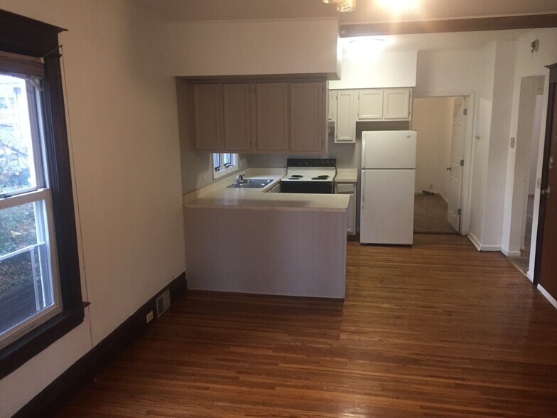 Building Photo - 496 Blossom Rd