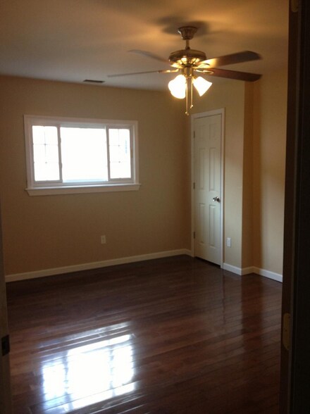 Building Photo - 158 Dryden Way