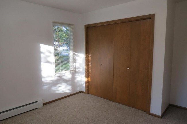 Building Photo - 722 Highland