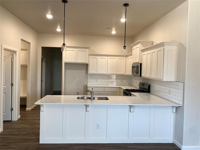 Building Photo - 3215 Enclave Pl