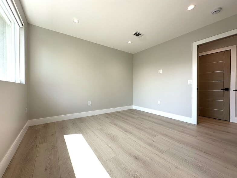 Building Photo - 38 Paloma Ave