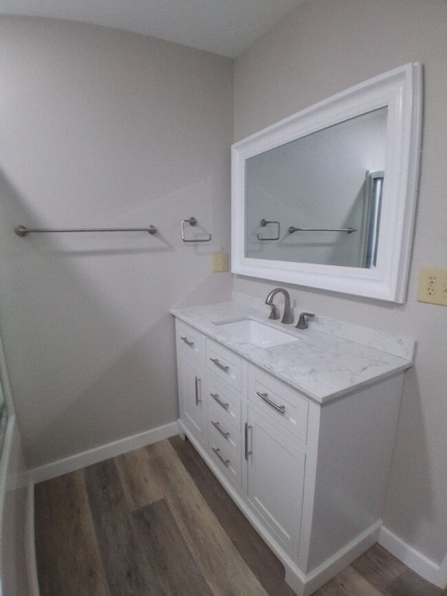 Building Photo - $1,800 - 2 Bedroom 2 Bathroom Newly Renova...