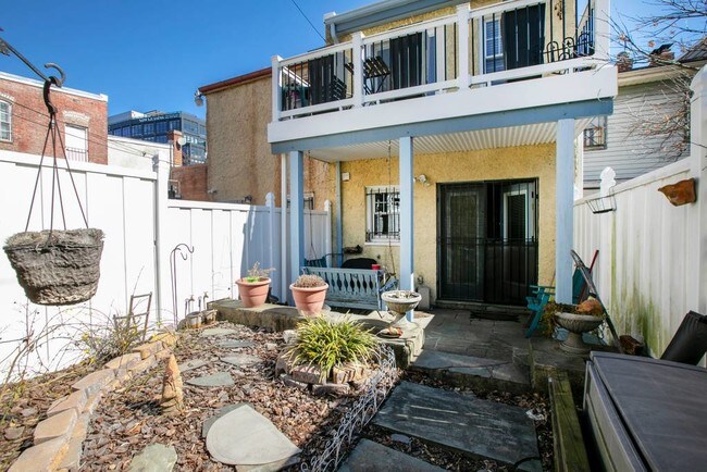 Building Photo - 730 6th St NE