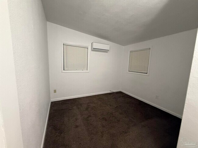 Building Photo - 27 Cloverland Ct