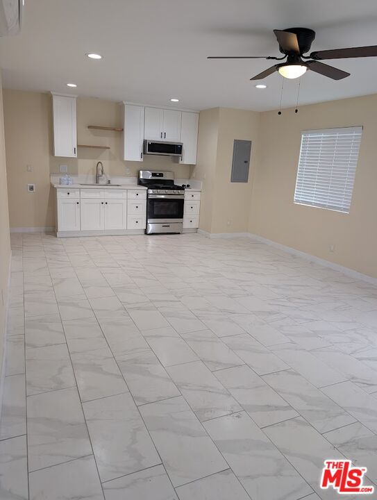 Building Photo - 317 W 111th St