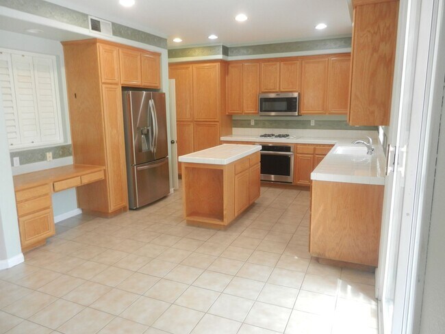 Building Photo - 3211 Rancho Quartillo