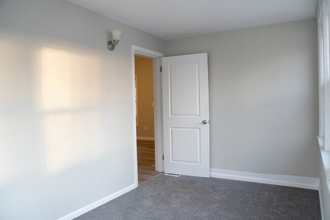 Building Photo - 57 Cottage St