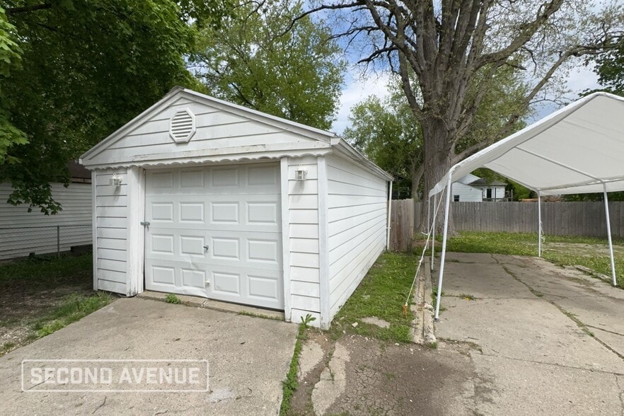 Building Photo - 414 N Hayford Ave