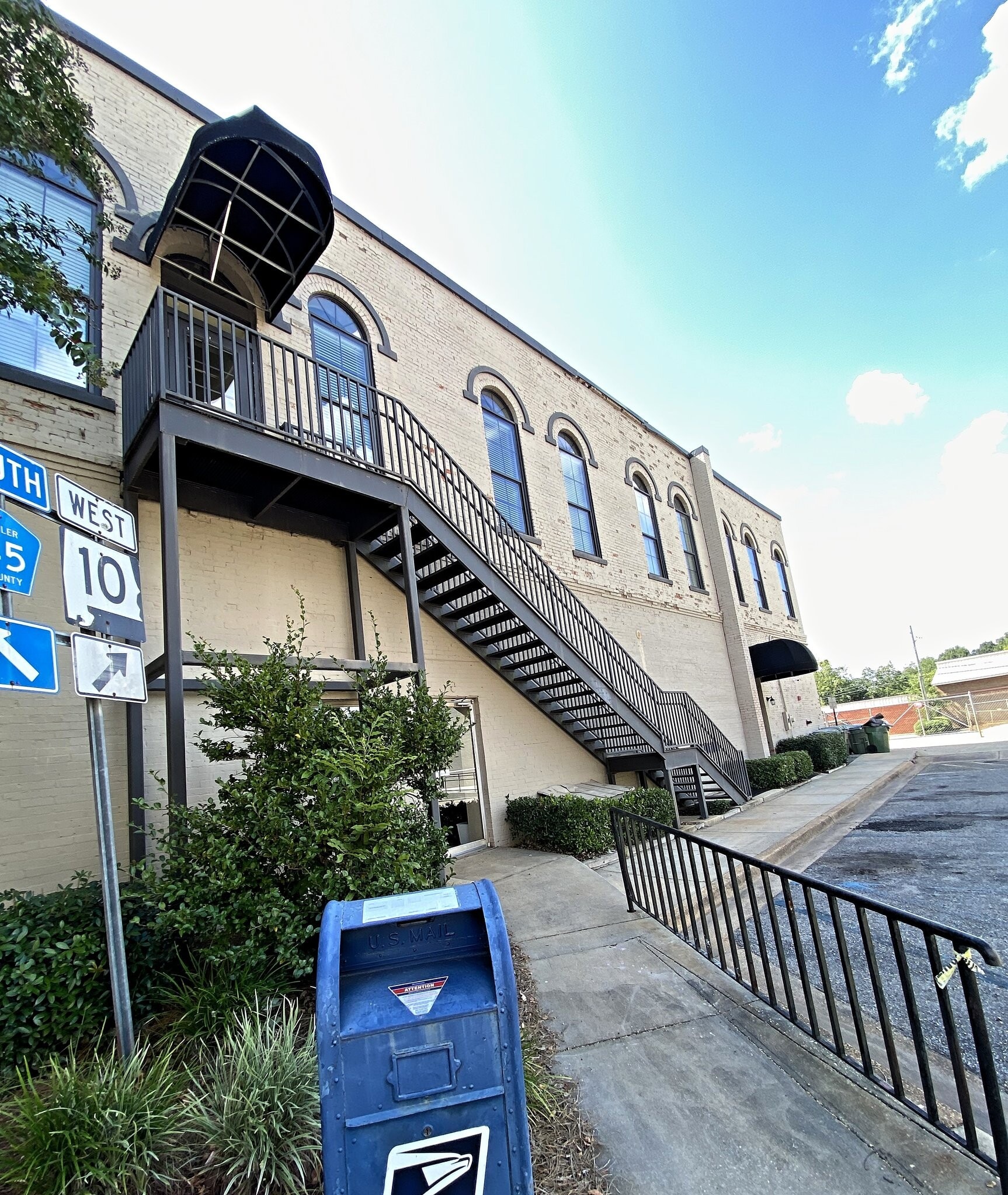 Building Photo - 605-607 E Commerce St